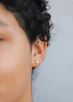 Load image into Gallery viewer, Seashell Stud Earring
