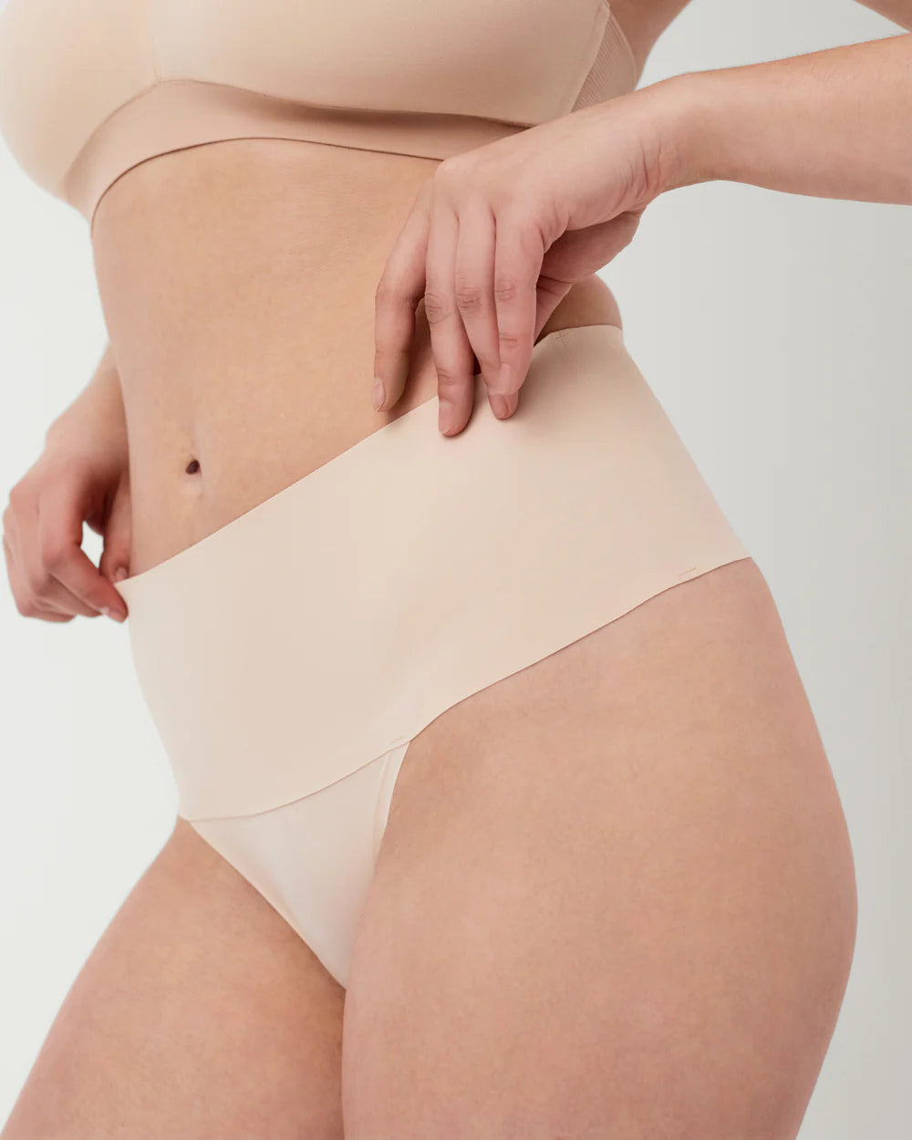 Undie-tectable® Smoothing Thong